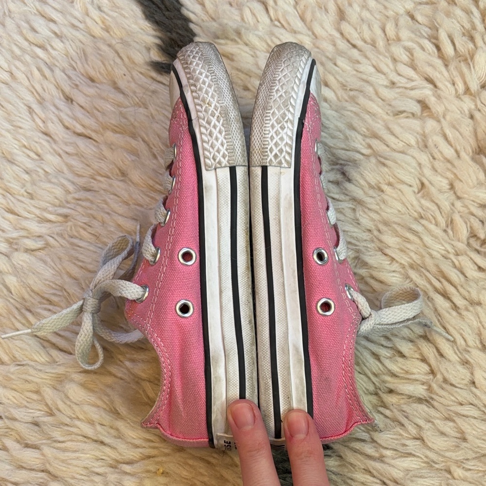 Pink Converse - Picture 4 of 17